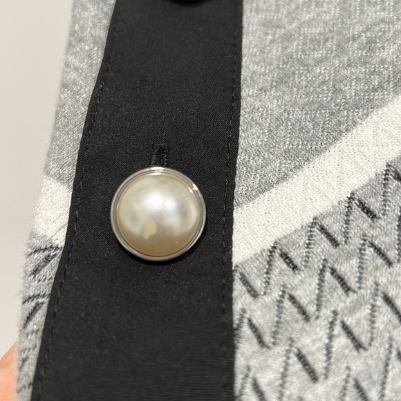 Laundry Shelley Segal striped pearl button pull over sweater black gray - Picture 5 of 8